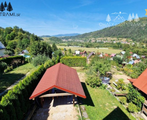 Murovaná chatka pri lese s krásnym výhľadom