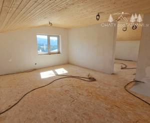 Únik z mesta, kde sa moderná architektúra stretáva s divokou prírodou?