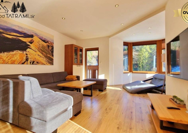 Priestranný byt s garážou Rezidencia Romantika Trangoška 