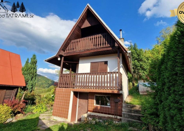 Murovaná chatka pri lese s krásnym výhľadom