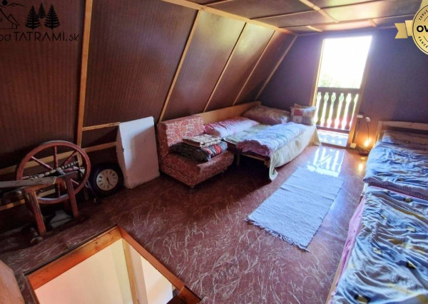 Murovaná chatka pri lese s krásnym výhľadom