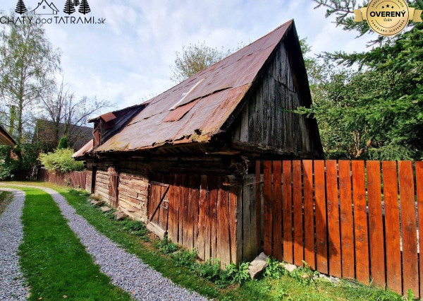 Pozemok s budovou na pokojnom mieste Mýto Nízke Tatry