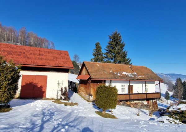 Chalúpka, polosamota, 1,9 ha pozemok, výhľad na Nízke Tatry 