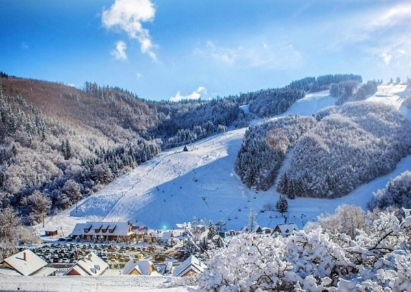 Pozemok s budovou na pokojnom mieste Mýto Nízke Tatry