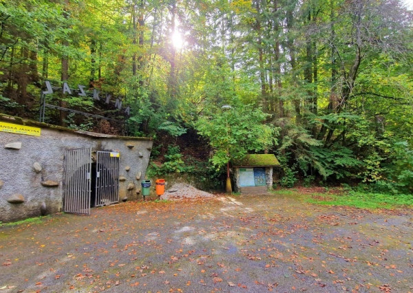 Pozemok pri vchode do jaskyne Bystrá Nízke Tatry