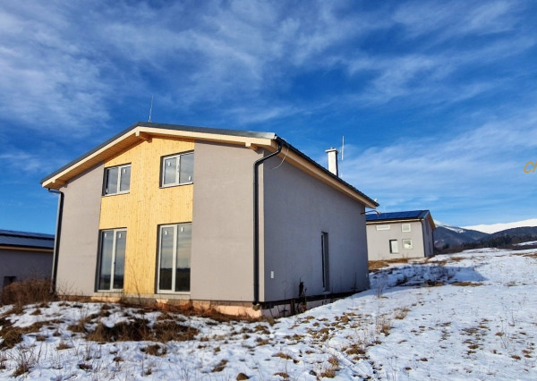 Únik z mesta, kde sa moderná architektúra stretáva s divokou prírodou?